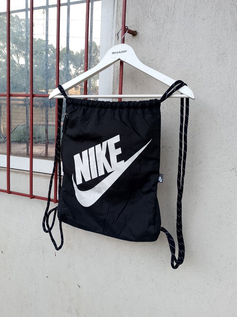 Nike drawstring backpack gym bag (Category: Backpacks) located in Bacolod City. Submitted by pj.thrift (Listing ID 1467976548, Image 3). Description: asnew no issue.