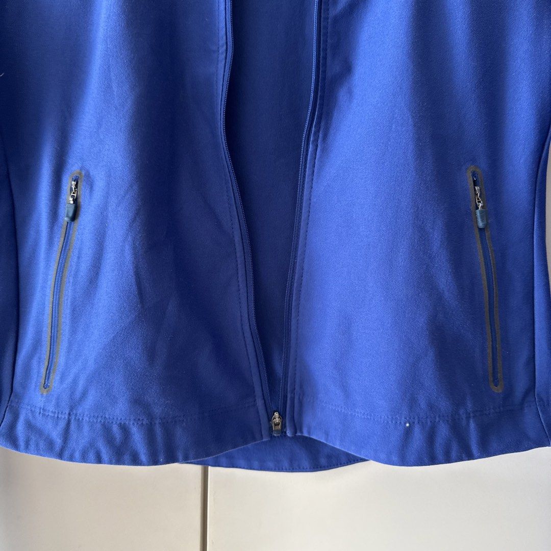 nike dri fit blue zip up jacket (Category: Activewear) located in Paranaque City. Submitted by ursaturdayfaves (Listing ID 1467945050, Image 2). Description: ZIPPER IS WORKING BUT HAS FLAWS.