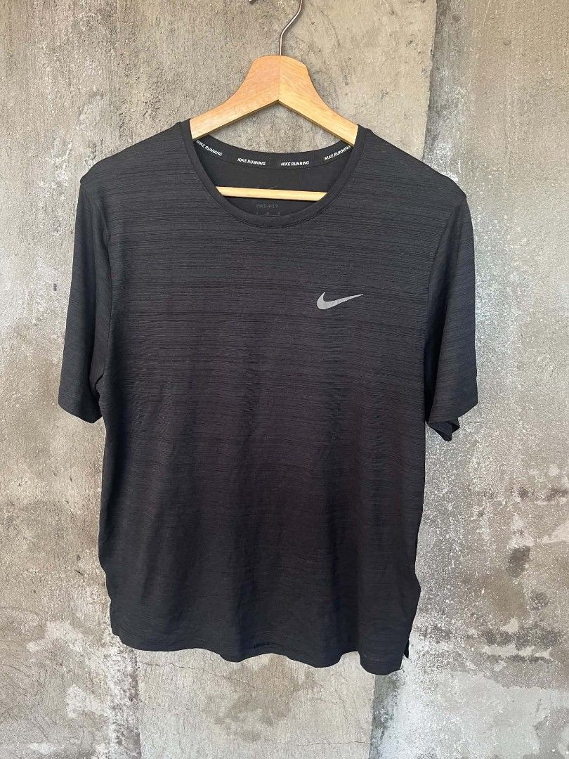 Nike drifit running tshirt (Category: Tshirts & Polo Shirts ) located in Gapan. Submitted by skyries20 (Listing ID 1467978956, Image 1). Description: 20x26 dimes verygood conditiom 9,5 colorate nueva ecija loc.