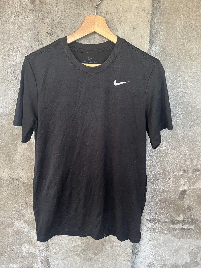 Nike drifit tshirt (Category: Tshirts & Polo Shirts ) located in Gapan. Submitted by xxkaboom (Listing ID 1467907990, Image 1). Description: 19.5x27 dimes Excellent condition 9.9 colorate Nueva ecija loc.