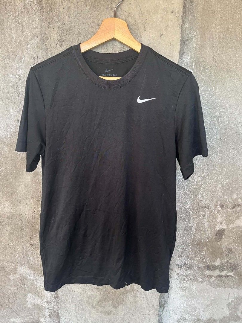 Nike drifit tshirt (Category: Tshirts & Polo Shirts ) located in Gapan. Submitted by skyries20 (Listing ID 1467979510, Image 1). Description: 20x27 dimes excellent condition 9,5 colorate nueva ecija loc.