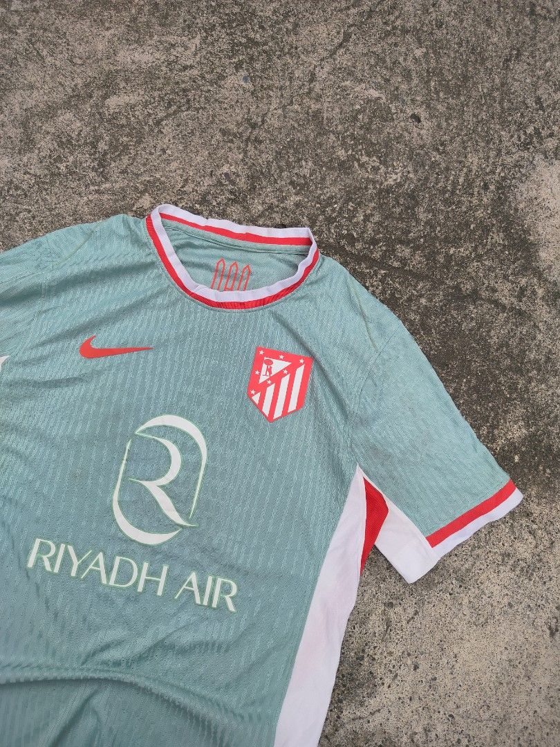 Nike Football Jersey (Category: Tshirts & Polo Shirts ) located in Midsayap. Submitted by rogeandrei29987 (Listing ID 1468030494, Image 1). Description: 📌Nike Riyadh Football Jersey •M on tag •18.5x27.5 •9.5/10 cr •Stain/hairlines sa "Dri-Fit" •Sa team print no issue •Vgood Condi MOP: Gcash Courier✈️: Flash Express Unli vouch/Vc with item Loc: Parang, Maguindanao❤️.