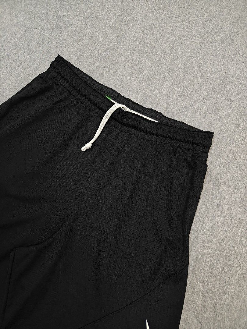 NIKE HBR BASKETBALL SHORT (Category: Activewear) located in Bacolod City. Submitted by yobibstuffs (Listing ID 1467882439, Image 2). Description: NIKE HBR BASKETBALL SHORT SIZE: 3XL DIMENSIONS WAISTLINE: 34-40 LENGTH: 21 LEG OPENING: 12'5 GOOD CONDITION NEED WASH 🧼🫧 PRICE: 899+SF OUTSIDE BACOLOD CITY 🏙️ 🌆 PM ME! 📥📥📥.
