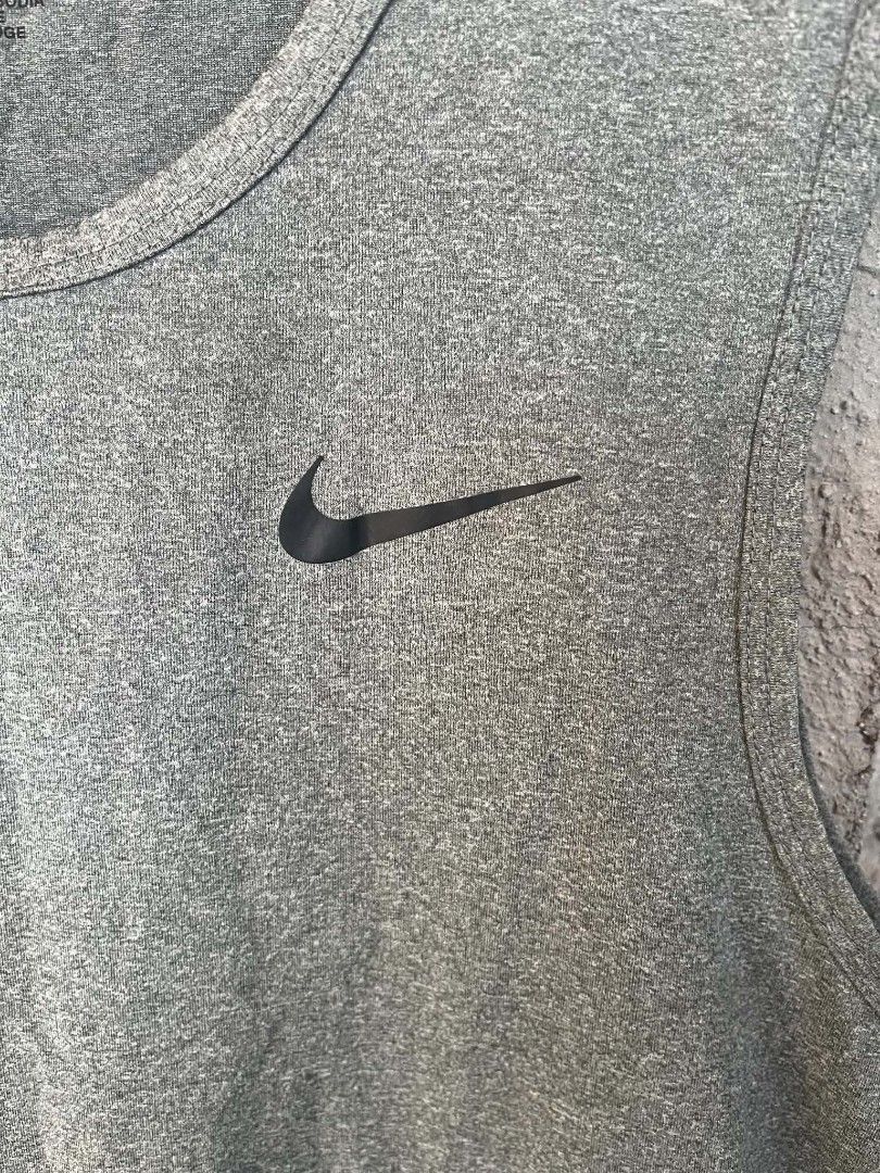 Nike hyverse tank top (Category: Tshirts & Polo Shirts ) located in Gapan. Submitted by skyries20 (Listing ID 1467977949, Image 3). Description: 20x27 dimes excellent condition 9,9 colorate nueva ecija loc.