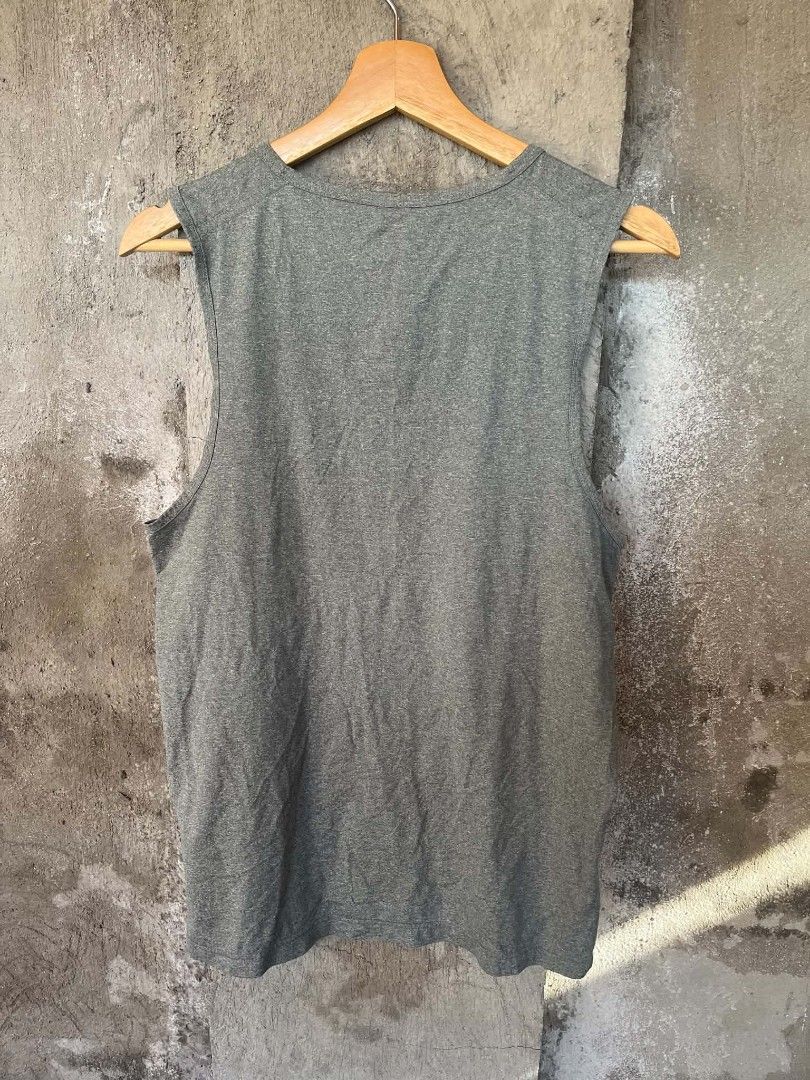 Nike hyverse tank top (Category: Tshirts & Polo Shirts ) located in Gapan. Submitted by skyries20 (Listing ID 1467977949, Image 2). Description: 20x27 dimes excellent condition 9,9 colorate nueva ecija loc.