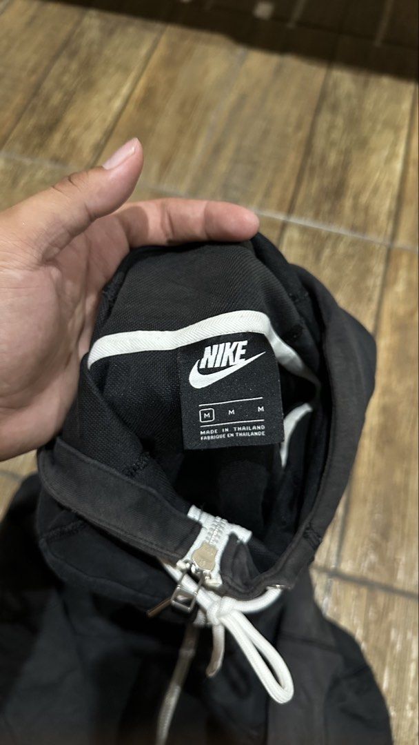 NIKE JACKET (Category: Coats, Jackets and Outerwear) located in Manila. Submitted by urban-vintage_2 (Listing ID 1467850301, Image 3). Description: ISSUE: FADED HOODIE ( NEED WASH ) MOP :GCASH ( NO COD ) SHIP VIA : LALAMOVE & J&T LOCATION : PASIG CITY LENGTH : 25 WIDTH : 17-18.
