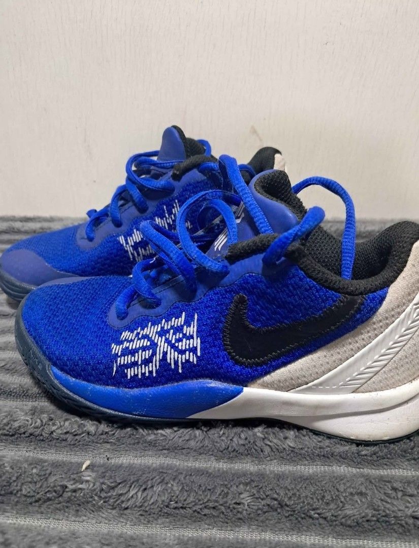 Nike KIDS Kyrie FLYTRAP 2 DUKE Blue (Category: Babies & Kids Fashion) located in Manila. Submitted by silvershot.11 (Listing ID 1467848881, Image 3). Description: Pre Loved. Good Condition. Imported Design is identical to adult version. few signs of usage but all goods! konting laba lang magmumukhang bago na ulit. No stains. No holes. No toedrags. No sole seps. konting scuffs lang..