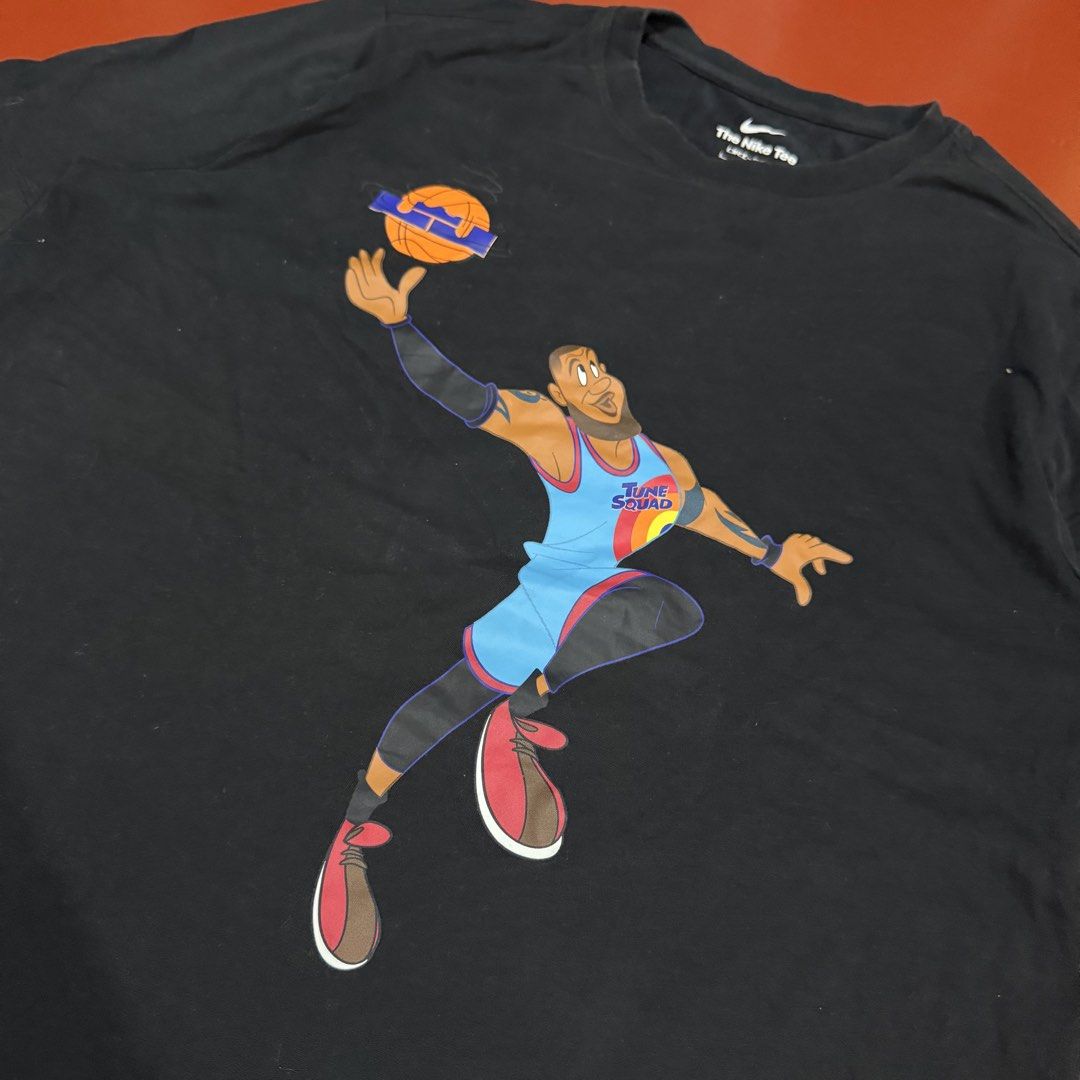 NIKE LEBRON JAMES SPACEJAM SHIRT (Category: Tshirts & Polo Shirts ) located in Pasig City. Submitted by buzzthrifty (Listing ID 1468006353, Image 3). Description: SIZE M-L 20x26.5 EXCELLENT CONDITION .