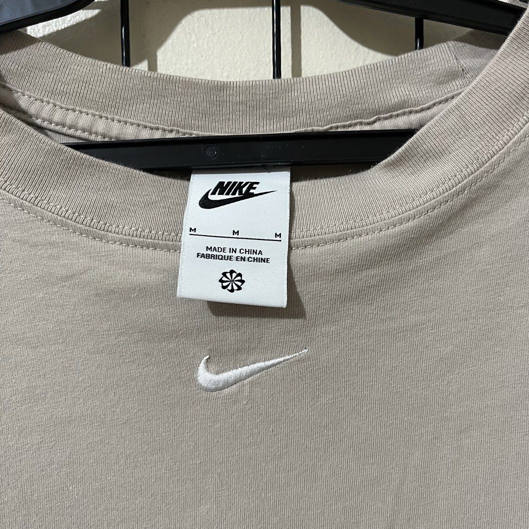Nike Mid Swoosh Beige Shirt (Category: Tshirts & Polo Shirts ) located in Guagua. Submitted by 2ndpick.ph (Listing ID 1467947404, Image 2). Description: Nike Midswoosh Beige Dimes:19.5x29 Condition:9.5/10 Color rate:9.5/10 No issue need wash lang 400+sf j&t ₱50luzon ₱70visayas,mindanao Pampanga loc.
