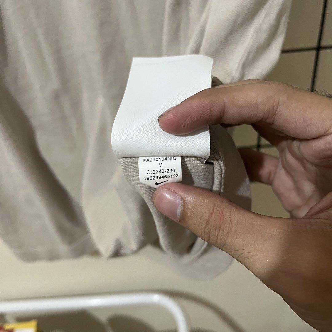 Nike Mid Swoosh Beige Shirt (Category: Tshirts & Polo Shirts ) located in Guagua. Submitted by 2ndpick.ph (Listing ID 1467947404, Image 3). Description: Nike Midswoosh Beige Dimes:19.5x29 Condition:9.5/10 Color rate:9.5/10 No issue need wash lang 400+sf j&t ₱50luzon ₱70visayas,mindanao Pampanga loc.