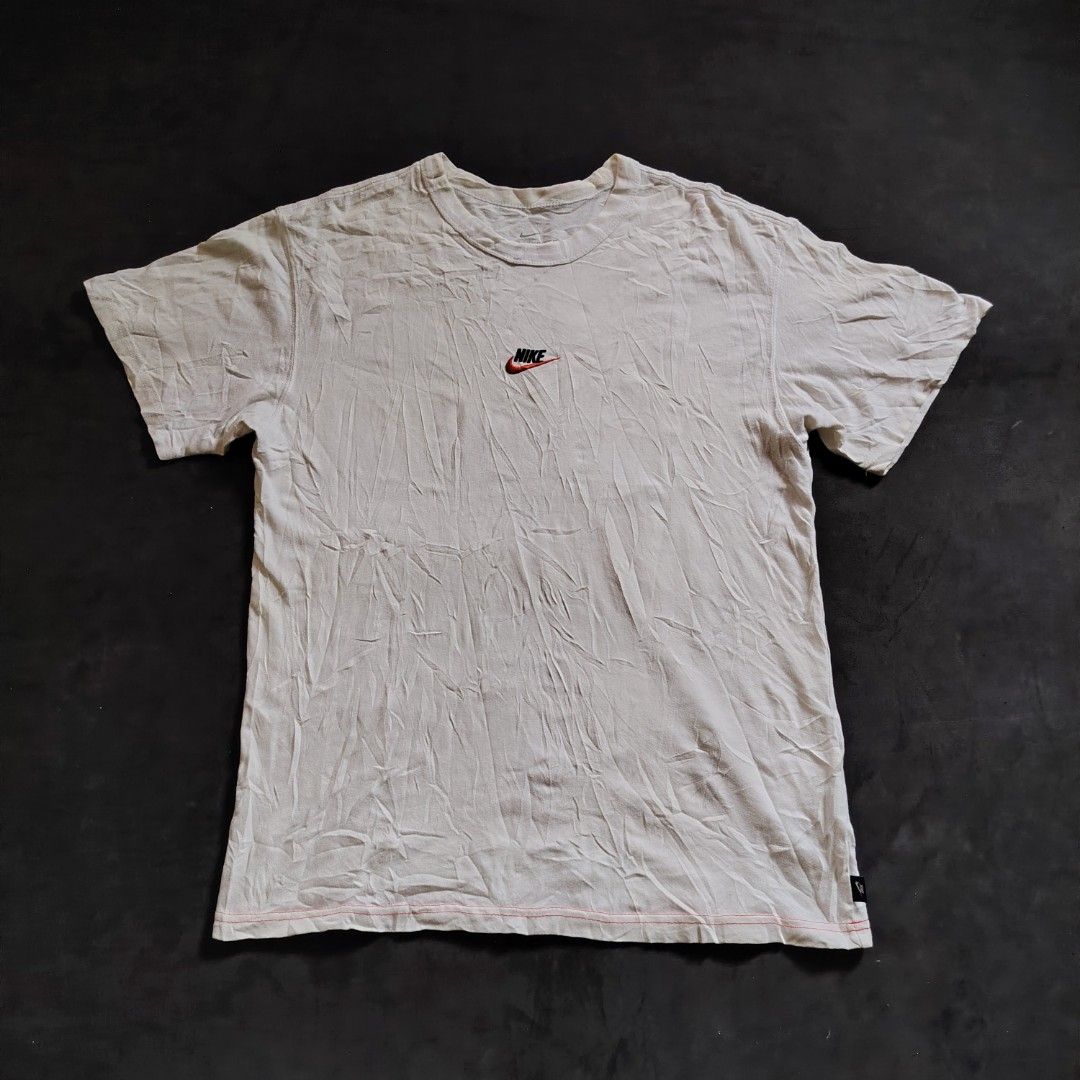 NIKE MID SWOOSH LOGO (Category: Tshirts & Polo Shirts ) located in General Santos City (Dadiangas). Submitted by angelodemegilloceballos (Listing ID 1467858825, Image 2). Description: - Brand: Nike - Color: White with black and red embroidered chest logo - Size: Medium (printed tag inside collar) - Fit: Regular fit, crew neck, short sleeves - Details: Unique red contrast stitching on bottom hem - Style Code: DB3194-101 (Made in China) - Condition