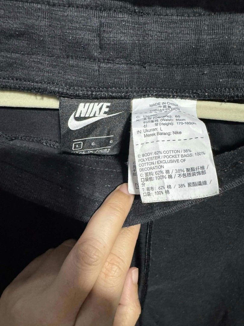NIKE MODERN JOGGER (Category: Joggers) located in Bulacan. Submitted by annenicathriftthriftlang (Listing ID 1467906823, Image 3). Description: L | 32-36 x 40" | ₱650 DARK HEATHER GRAY | 9/10.
