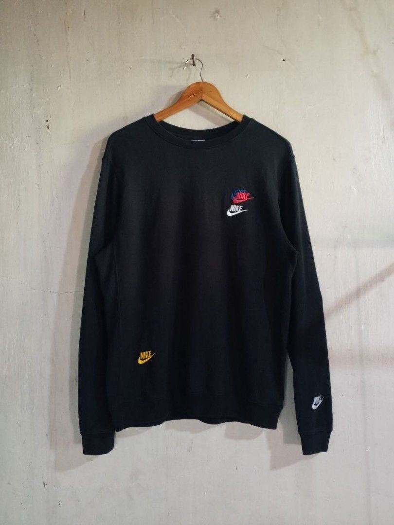 Nike Multi-Logo Black Crewneck Sweatshirt (Category: Coats, Jackets and Outerwear) located in Polangui. Submitted by monsipalen05920 (Listing ID 1467844589, Image 1). Description: NIKE W 21.5 L 27 SIZE LARGE ON TAG COLOR RATE 9.5/10 NO ISSUE GOOD TO EXCELLENT CONDITION ADD SFEE .