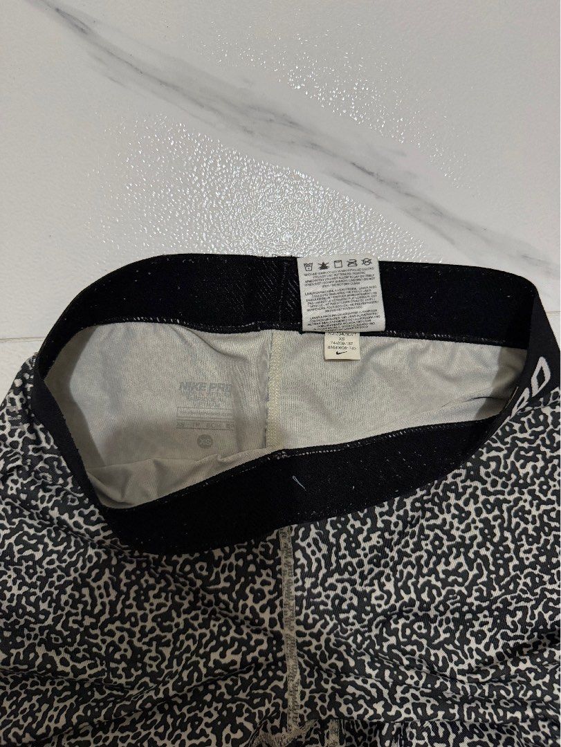 Nike Pro (Category: Activewear) located in Las Pinas. Submitted by gmonteros (Listing ID 1467933932, Image 3). Description: .
