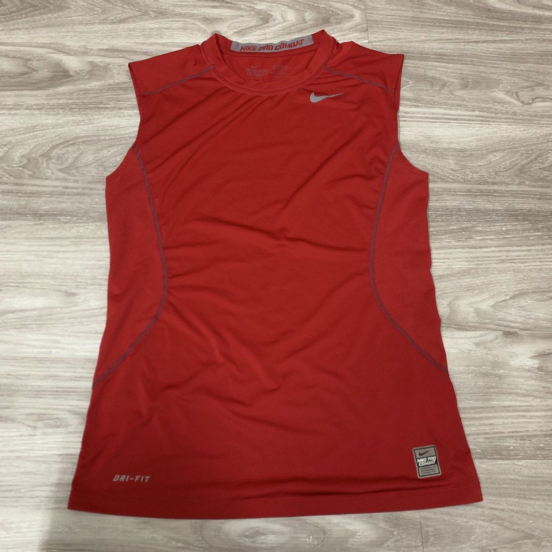 Nike pro combat (Category: Activewear) located in Cavite. Submitted by yobubsss (Listing ID 1468044849, Image 1). Description: Size small Good condition Issue hairline crack sa swoosh.