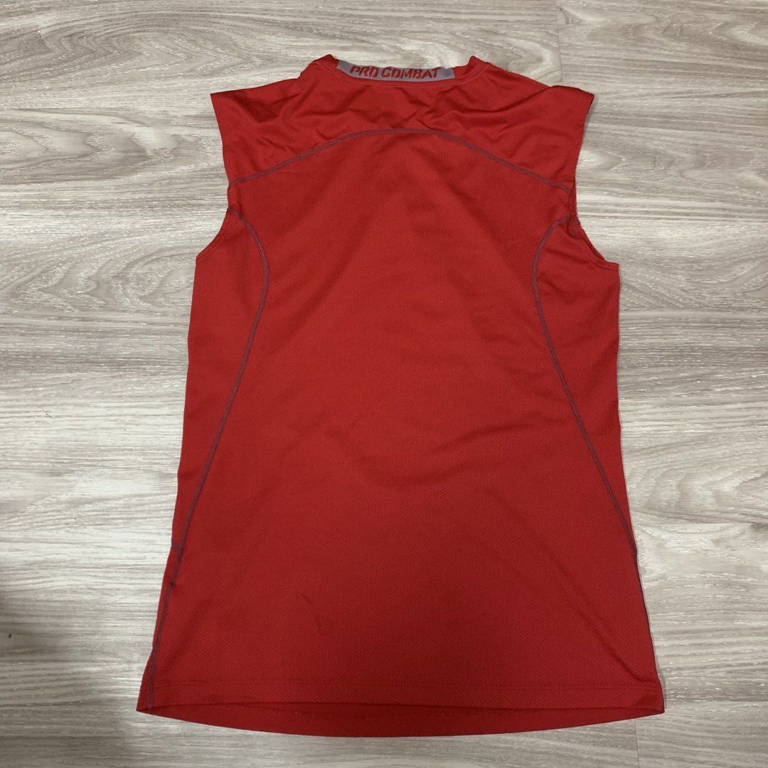 Nike pro combat (Category: Activewear) located in Cavite. Submitted by yobubsss (Listing ID 1468044849, Image 2). Description: Size small Good condition Issue hairline crack sa swoosh.