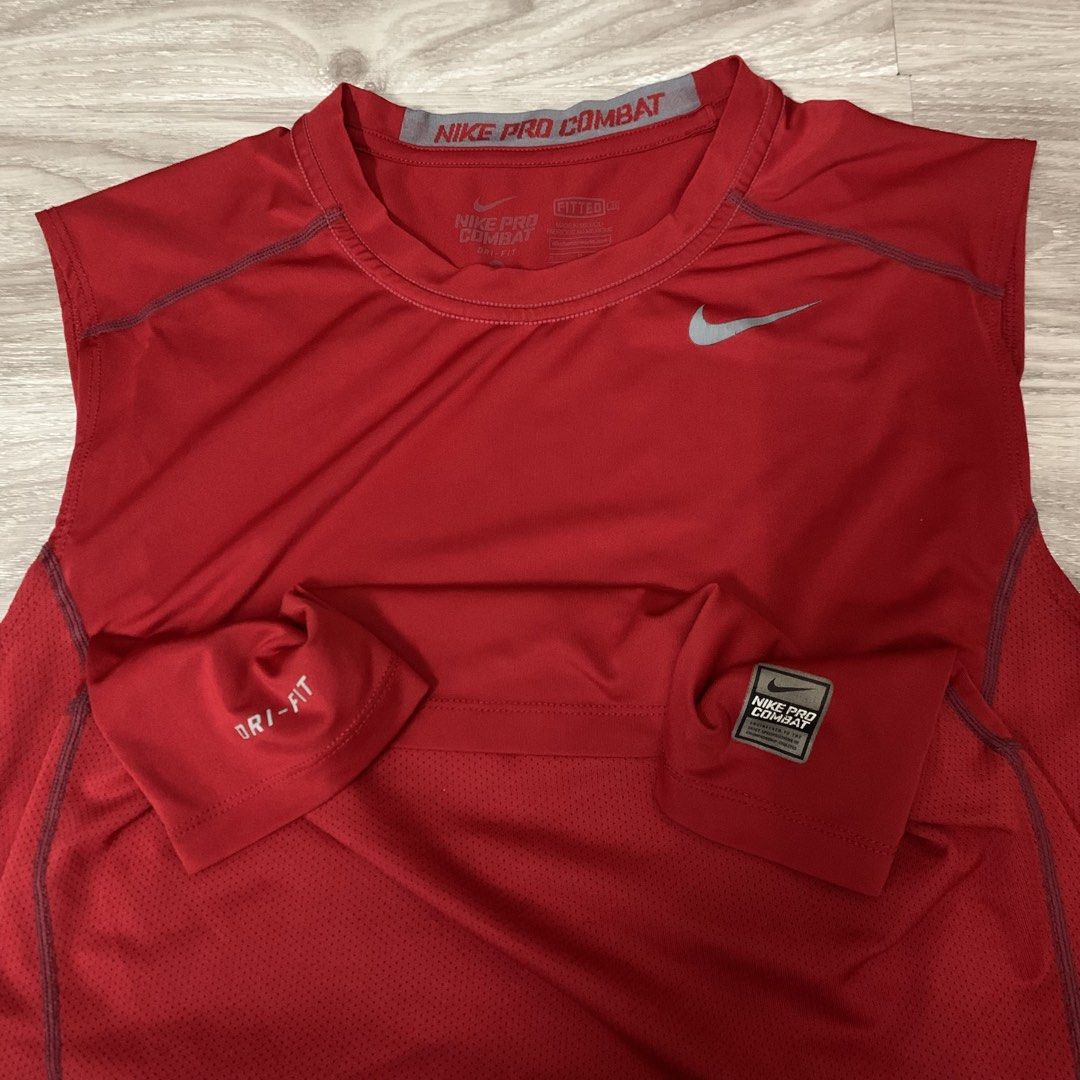 Nike pro combat (Category: Activewear) located in Cavite. Submitted by yobubsss (Listing ID 1468044849, Image 3). Description: Size small Good condition Issue hairline crack sa swoosh.