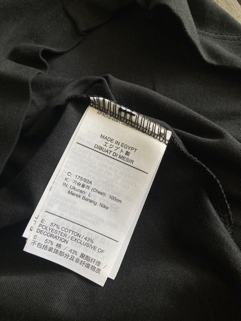 Nike Pro Training Tank Top Black Size L (Category: Activewear) located in Trece Martires City. Submitted by thriftkoto.91 (Listing ID 1467866751, Image 3). Description: - Brand: Nike Pro - Style: Men's training sleeveless top - Color: Black - Size: Large (Chest: 100cm) - Material: 57% cotton, 43% polyester - Origin: Made in Egypt - Condition: Brand new with original store tags attached.