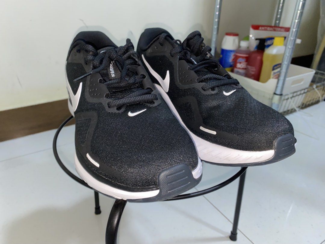 Nike ReactX Structure 26 Black White Running Shoes (Category: Sneakers) located in Paranaque City. Submitted by declutterbykat (Listing ID 1467874523, Image 2). Description: ‼️ no box 🔖 rfs: decluttering 📍 parañaque city 💸 mop: gcash or maya only 🚖 mod: lalamove and grab ONLY.