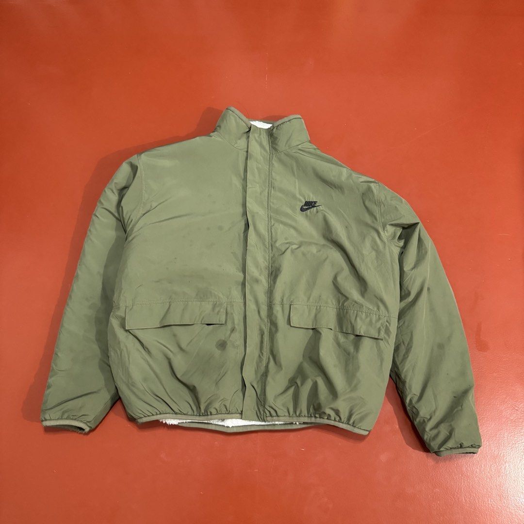 NIKE SHERPA REVERSIBLE JACKET (Category: Earphones) located in Pasig City. Submitted by buzzthrifty (Listing ID 1468017322, Image 3). Description: SIZE XL-2XL 25-26x27 EXCELLENT CONDITION NEEDS WASH LANG SA WINDB NA PART.