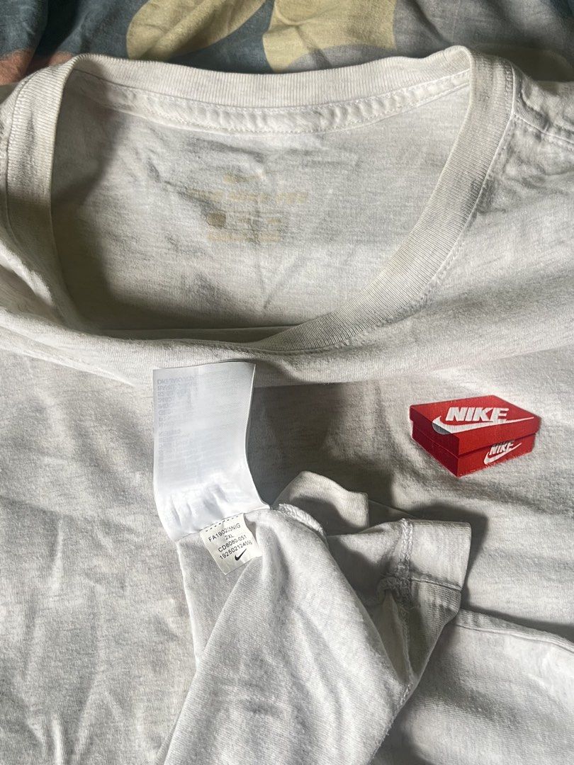 Nike shirt (Category: Tshirts & Polo Shirts ) located in Muntinlupa City. Submitted by openyoear.700 (Listing ID 1467954969, Image 3). Description: For sale Nike size 2xl fits Large 22.5” x 27.5” ₱450 dm me.