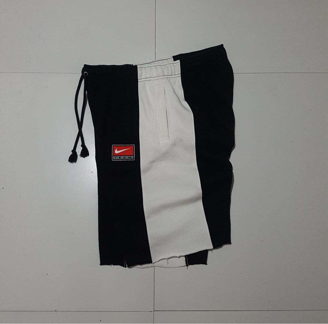 Nike short (Category: Announcements) located in Imus. Submitted by gabrielseth_12 (Listing ID 1467854847, Image 1). Description: Nike short Size large on tag (30 to 36 waistline) No issue Excellent condition 200 +shipped Imus cavite location .