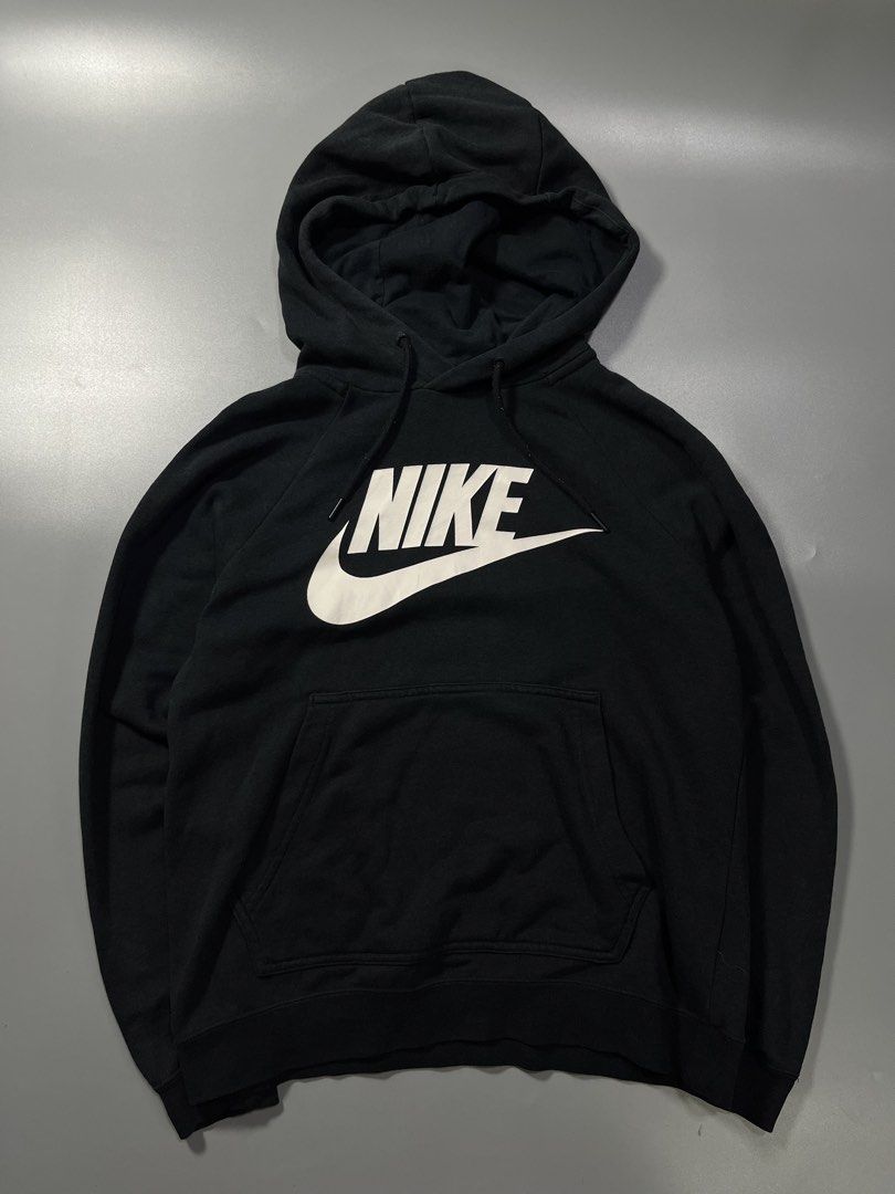 NIKE SPORTSWEAR PULLOVER HOODIE (Category: Babies & Kids Fashion) located in Manila. Submitted by s4intk (Listing ID 1467842065, Image 1). Description: KIDS WEAR ‼️ 18 x 22 ‼️ 7/10 CONDITION ‼️.