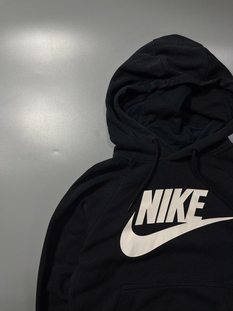 NIKE SPORTSWEAR PULLOVER HOODIE (Category: Babies & Kids Fashion) located in Manila. Submitted by s4intk (Listing ID 1467842065, Image 2). Description: KIDS WEAR ‼️ 18 x 22 ‼️ 7/10 CONDITION ‼️.