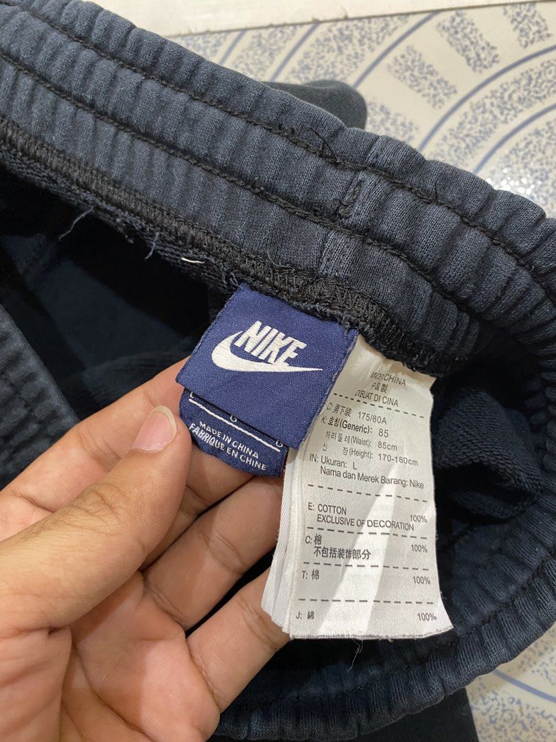 Nike Swoosh Sweat short (Category: Shorts) located in Rosario. Submitted by thrift_king_ali (Listing ID 1467858063, Image 3). Description: Nike Large on tag issue: repaired pinhole Dimes: W-32 to 36 L-18.5 excellent condition 350+sf.