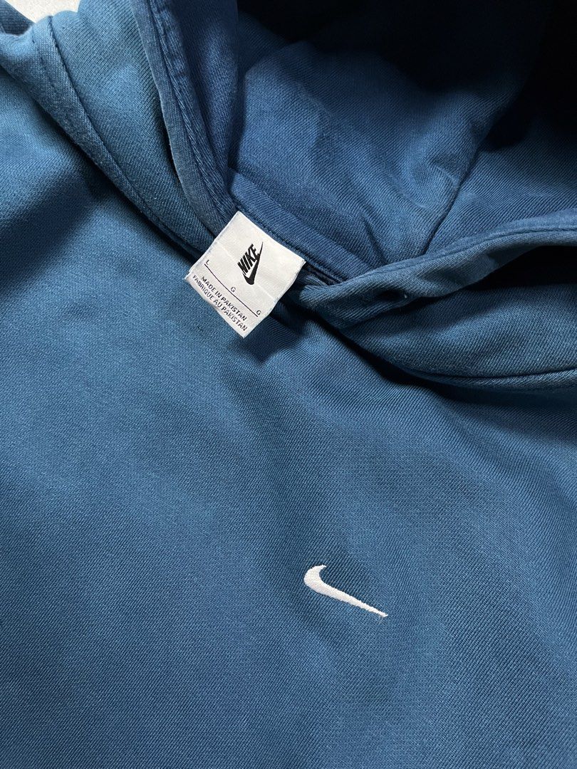 NIKE TEAL PULLOVER HOODIE (Category: Coats, Jackets and Outerwear) located in Manila. Submitted by s4intk (Listing ID 1467841174, Image 3). Description: NIKE TEAL PULLOVER HOODIE ‼️ 23 x 25 ‼️ 9.5/10 CONDITION ‼️.