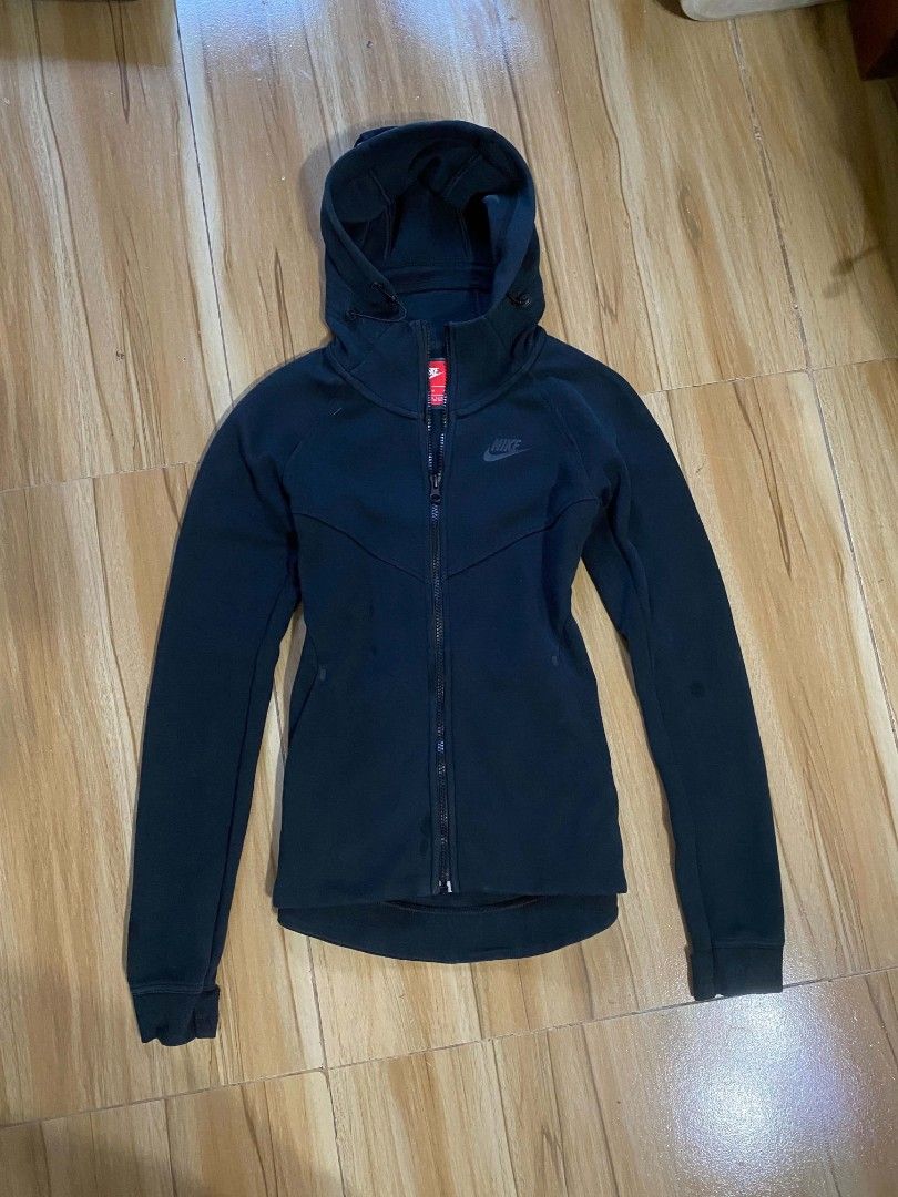 NIKE TECH FLEECE WIND RUNNER WOMEN'S (Category: Coats, Jackets and Outerwear) located in Quezon City. Submitted by thriftwithtian.ph (Listing ID 1468020020, Image 1). Description: NIKE TECH FLEECE WIND RUNNER WOMEN'S SIZE: SMALL 18X24 AS NEW CONDITION NO ISSUE.