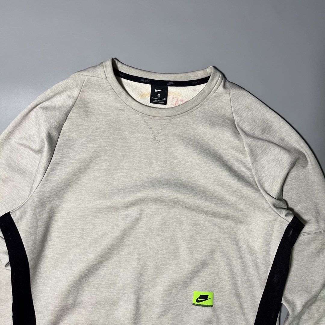 Nike Therma NSP Crew PX Sweatshirt (Category: Tshirts & Polo Shirts ) located in Bacolod City. Submitted by marmanj (Listing ID 1468028517, Image 2). Description: Nike Therma NSP Crew PX Sweatshirt♻️ •Original - Complete tags •Condition: Good •Size: Large to Xl •Length: 27.5” •Width: 23” •Color: Grey •Color rate: 9.5 / 10 •Tight Ribbing •Flaws: Washable Stains only •Needs wash 🔖Price: ₱480 📌Location: Bacolod City Negros Occidetal ‼️Disclaimer: 