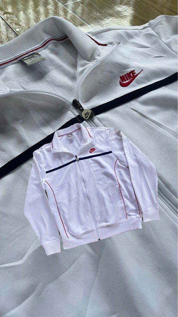 Nike track jacket vintage Y2k (Category: Coats, Jackets and Outerwear) located in Buenavista. Submitted by jamesthrift0001 (Listing ID 1467925339, Image 1). Description: .