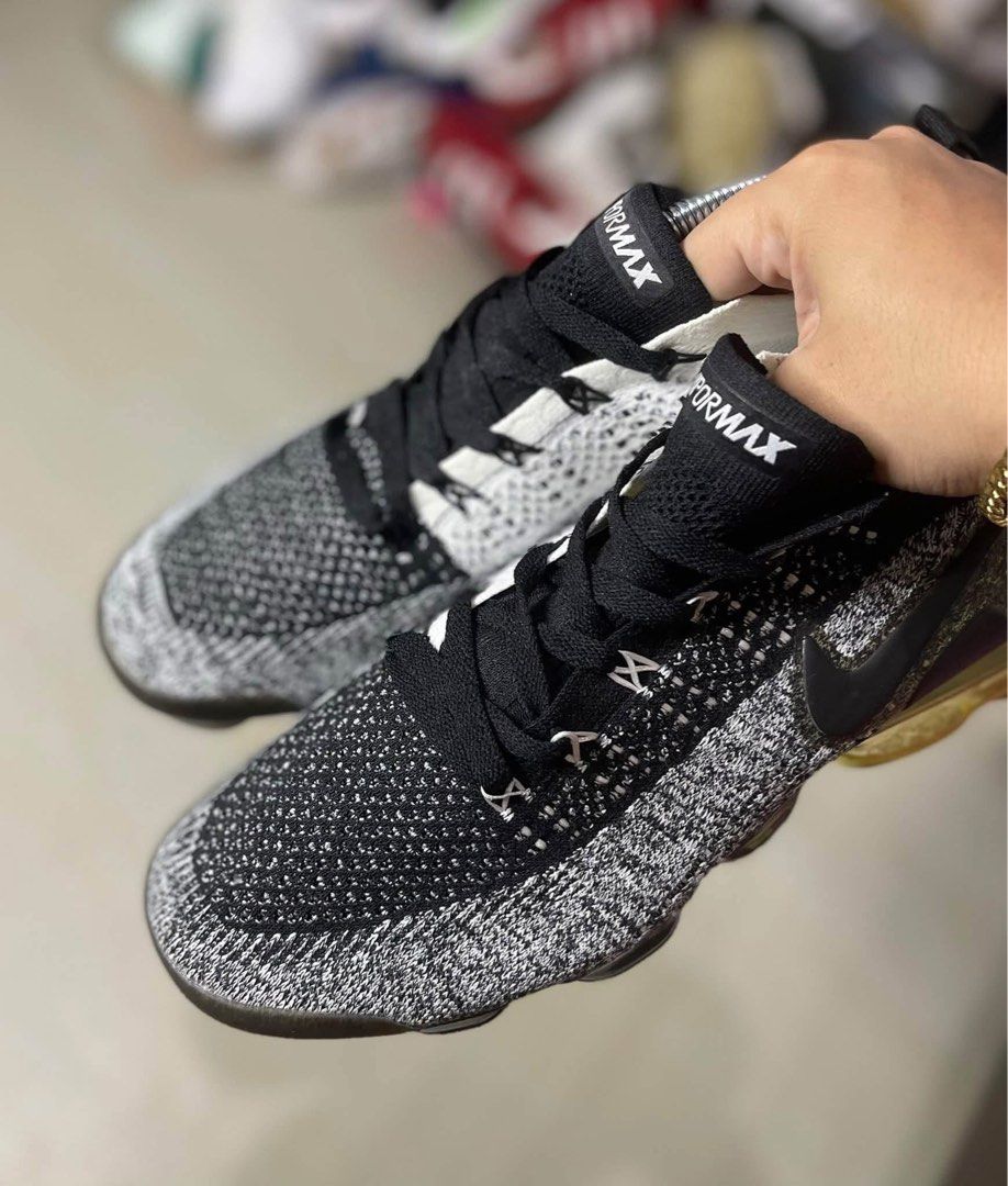Nike Vapormax (Category: Sneakers) located in Manila. Submitted by clarosarmiento69 (Listing ID 1467920855, Image 3). Description: Nike Vapormax Good Condi | Thick Outsole | Size: US mens 9.5 | EURO 43 | CM 27.5 ₱1,300 only + sf FIRST TO PAY, GETS THE PAIR!.