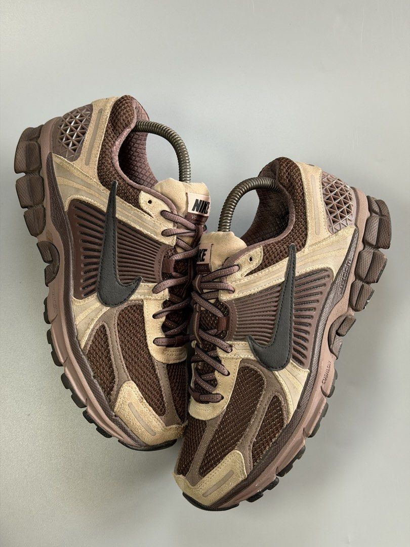 Nike Vomero 5 (Category: Sneakers) located in Manila. Submitted by thriftfinds_dvo (Listing ID 1467890701, Image 3). Description: Nike Vomero 5 Excellent condition (slightly fixed mesh) Us 8.5 wmns/7 mens/cm 25 -authentic Price:2,800 Loc:Davao city📍.