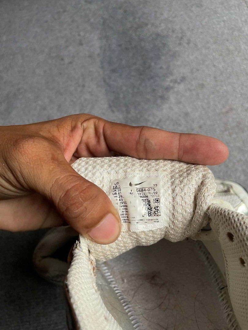 NIKE VOMERO 5 (Category: Sneakers) located in Tacloban City. Submitted by solothriftfinds (Listing ID 1467907001, Image 3). Description: NIKE VOMERO 5 GOOD CONDITION ISSUE:MISSING SOLE PAD SIZE 12 ON TAG.