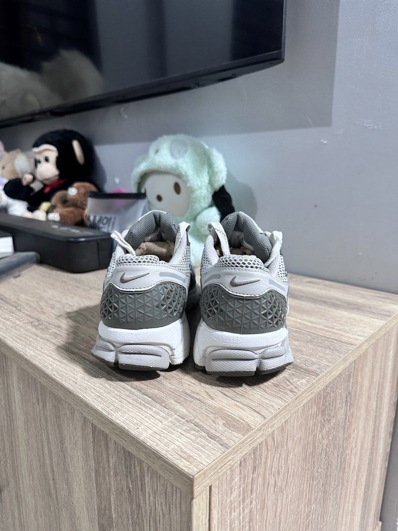 Nike Vomero 5 (Category: Casual Shoes) located in Manila. Submitted by nilodanzcuadra (Listing ID 1468006740, Image 2). Description: Size 8 mens Excellent condition As new pa outsoles Loc: north caloocan.