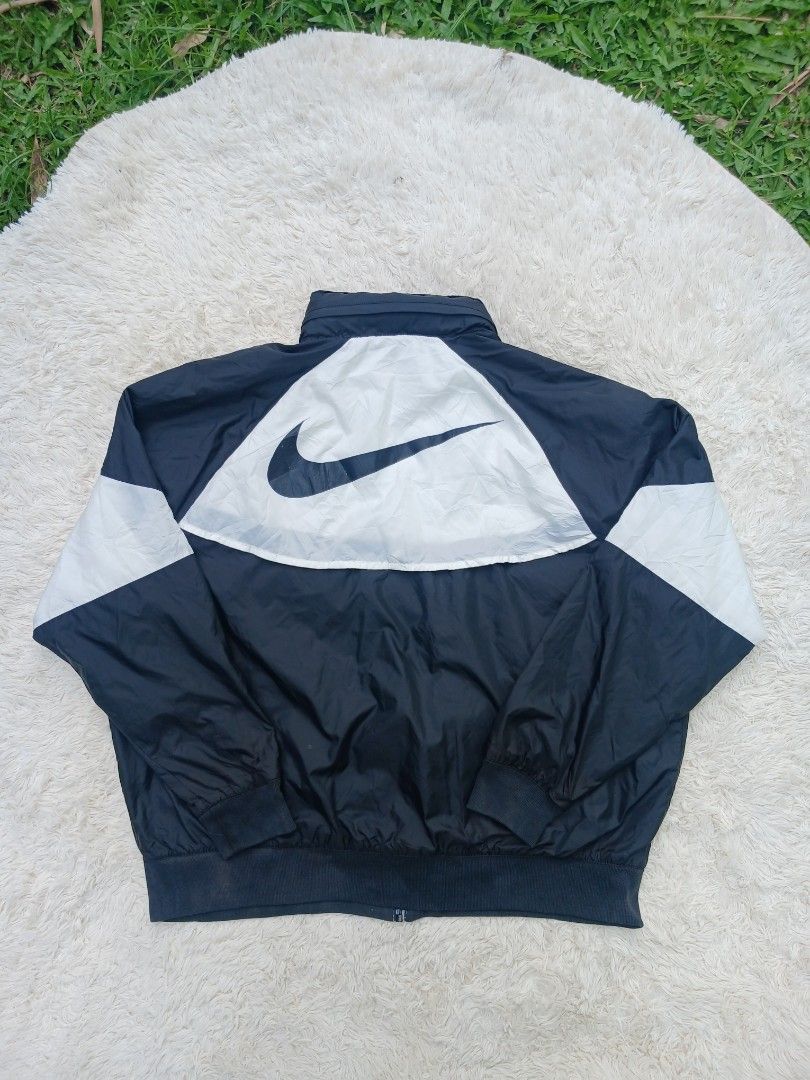 Nike Windbreaker (Category: Coats, Jackets and Outerwear) located in Polomolok. Submitted by ryxx13 (Listing ID 1467939477, Image 2). Description: XXL on Tag Dimes: 27x27 Color rate 9.5.