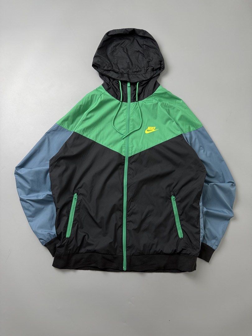 Nike windbreaker (Category: Coats, Jackets and Outerwear) located in Pila. Submitted by villanueva80826 (Listing ID 1467988777, Image 1). Description: Nike windbreaker Size:large •Width:24 •Length:29 •Condition:9.5/10 •Color rate:9.5/10 Mine:880 +Shipping fee Issue:none .
