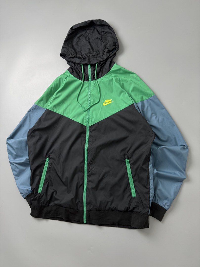 Nike windbreaker (Category: Coats, Jackets and Outerwear) located in Pila. Submitted by villanueva80826 (Listing ID 1467988777, Image 3). Description: Nike windbreaker Size:large •Width:24 •Length:29 •Condition:9.5/10 •Color rate:9.5/10 Mine:880 +Shipping fee Issue:none .