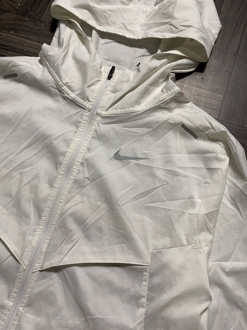 Nike Windrunner Jacket (Category: Coats, Jackets and Outerwear) located in Cebu City. Submitted by 0pong (Listing ID 1467856882, Image 2). Description: - Nike Windrunner - As new - No issue - Size tag Small (21x front:25 Back:26) - High-quality build and reliable performance - Cebu city.