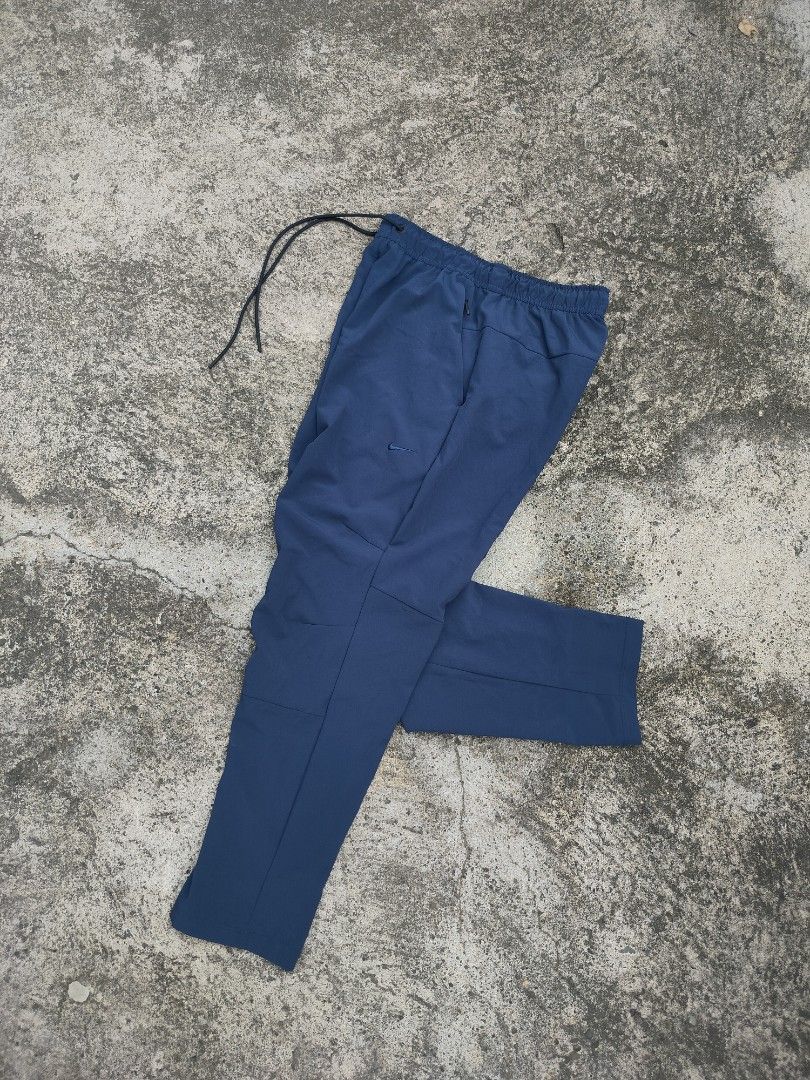 Nike Woven Pants (Category: Trousers) located in Midsayap. Submitted by rogeandrei29987 (Listing ID 1468036238, Image 1). Description: 📌Nike Woven Pants •S on tag •27-32 waist, 35 length, 6 LO •9.5/10 cr •Minimal stain •Excellent MOP: Gcash Courier✈️: Flash Express Unli vouch/Vc with item Loc: Parang, Maguindanao❤️.