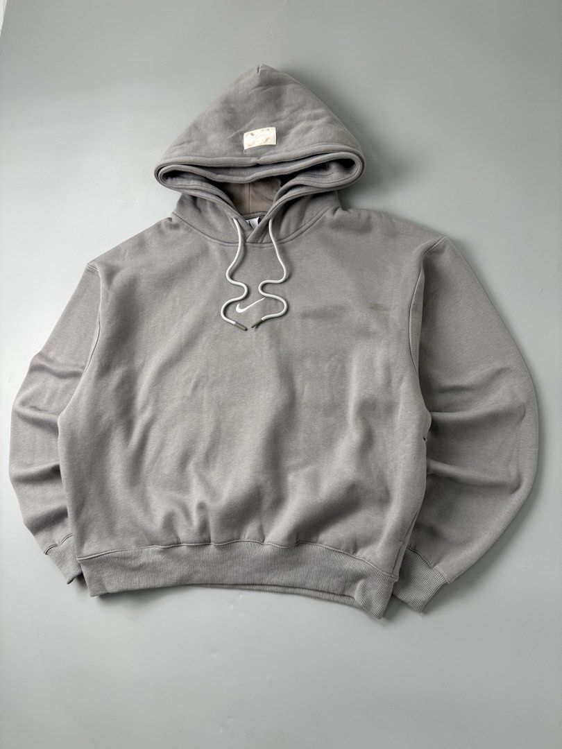 Nike x essentials (Category: Coats, Jackets and Outerwear) located in Pila. Submitted by villanueva80826 (Listing ID 1467993624, Image 3). Description: Nike x fog Size:xl •Width:24 •Length:24 •Double hood •Condition:9/10 •Color rate:9/10 Mine:880 +Shipping fee Issue:sign of usage like minimal stain ,hood inner dirt stain Still in good condition Still wearable .