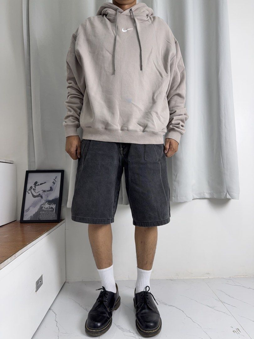 Nike x fog (Category: Coats, Jackets and Outerwear) located in Pila. Submitted by villanueva80826 (Listing ID 1467992633, Image 2). Description: Nike x fog Size:free size •Width:27 •Length:25.5 •Double hood •Condition:9/10 •Color rate:9/10 Mine:880 +Shipping fee Issue:sign of usage like minimal stain Still in good condition Still wearable .