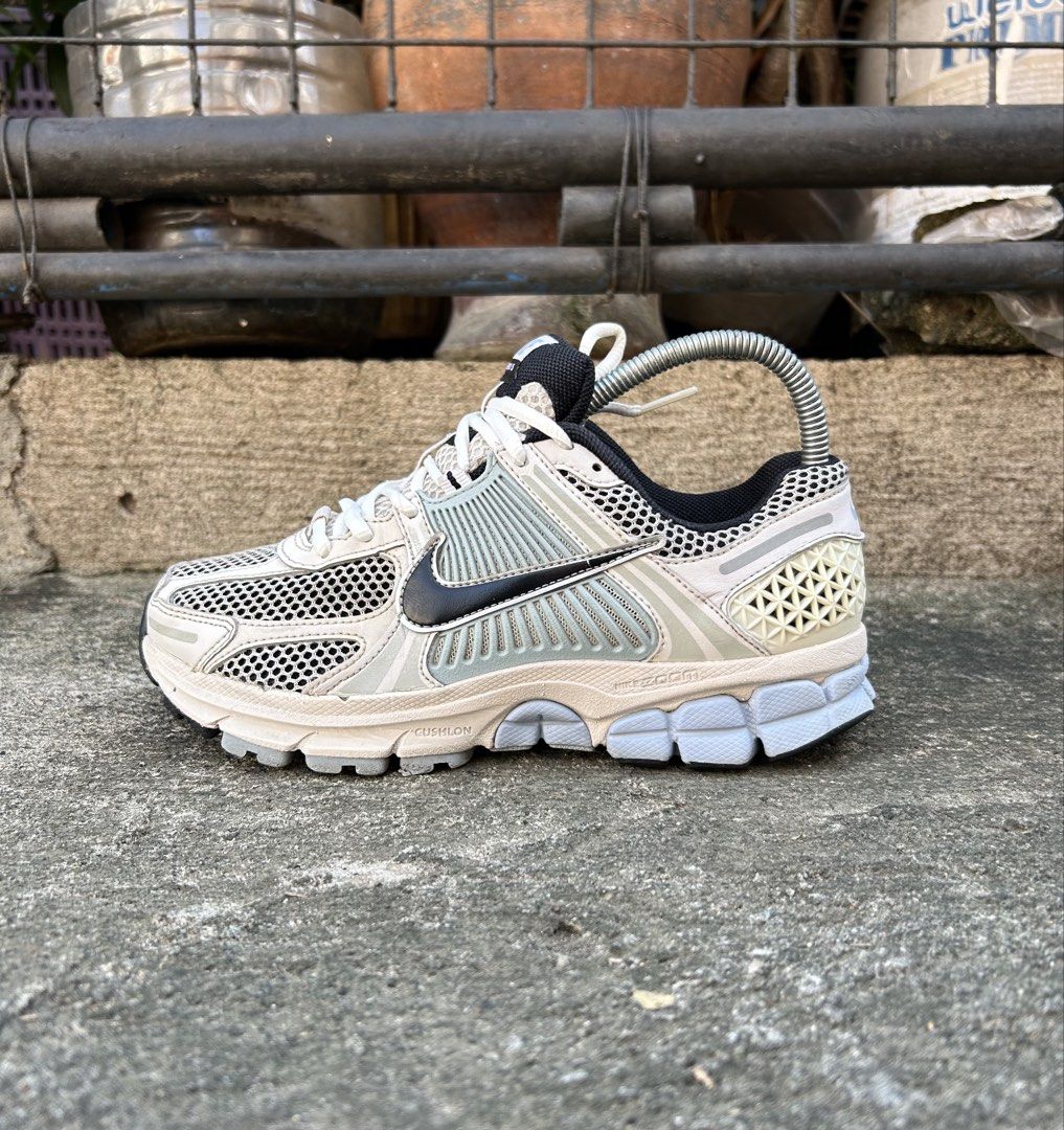 Nike Zoom Vomero 5 Light Armory Blue (Category: Sneakers) located in Manila. Submitted by ukayfinds303 (Listing ID 1468033929, Image 1). Description: Vomero 5 “light armory blue” Size 6.5 us, 37.5 eur, 23.5 cm As new condition ₱2,400.