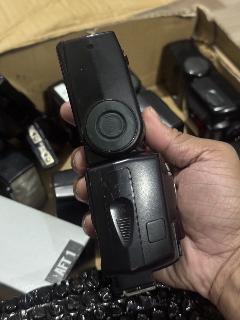 Nikon SB-80DX Speedlight (Category: Flashes) located in Tanay. Submitted by bentomendez (Listing ID 1467867795, Image 3). Description: For Sale/Swap: Nikon SB-80DX Speedlight Fully working Slave function With some battle scars The Nikon SB-80DX is a high-power shoe-mount electronic flash introduced by Nikon in 2002 and succeeded by the SB-800 in 2004. Key Specifications & Features • Guide Number: 38 meters / 125 feet at the 35mm zoom position (IS