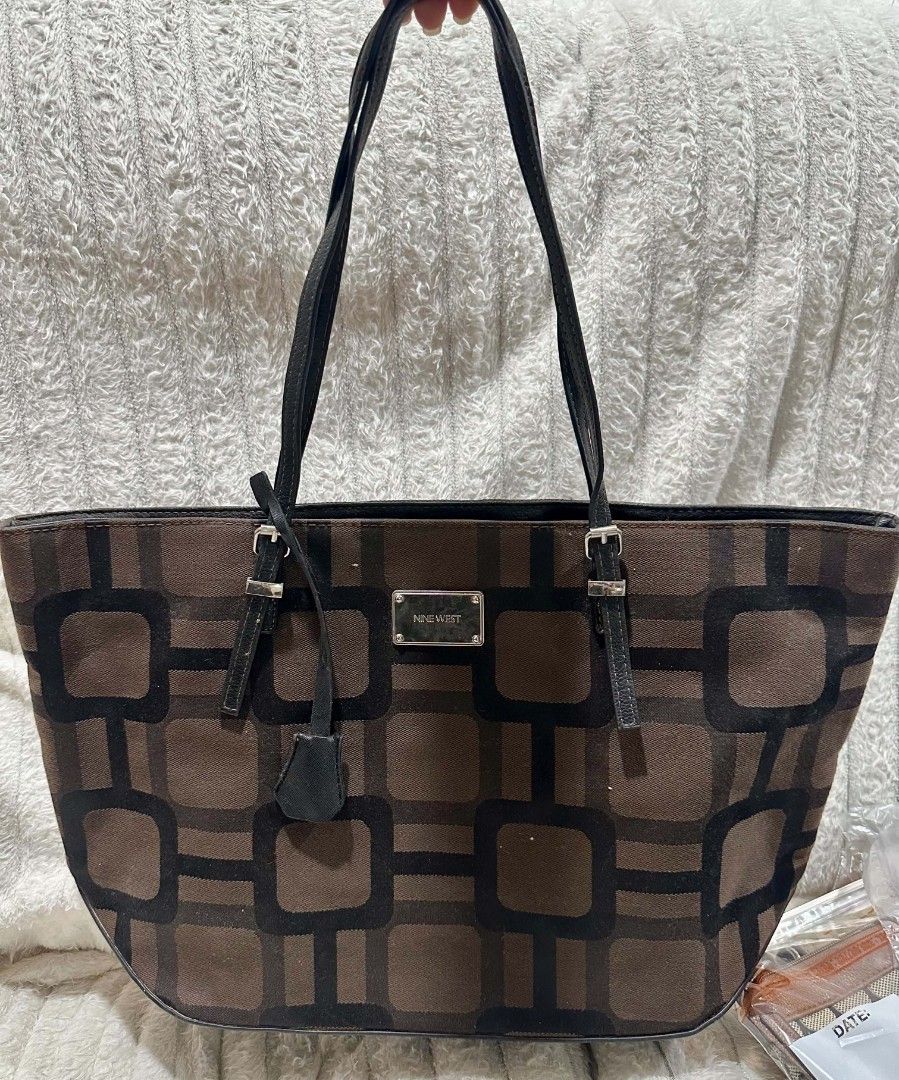 Nine west bag (Category: Tote Bags) located in Quezon City. Submitted by brand_dyn3 (Listing ID 1467944314, Image 2). Description: nine west bag.