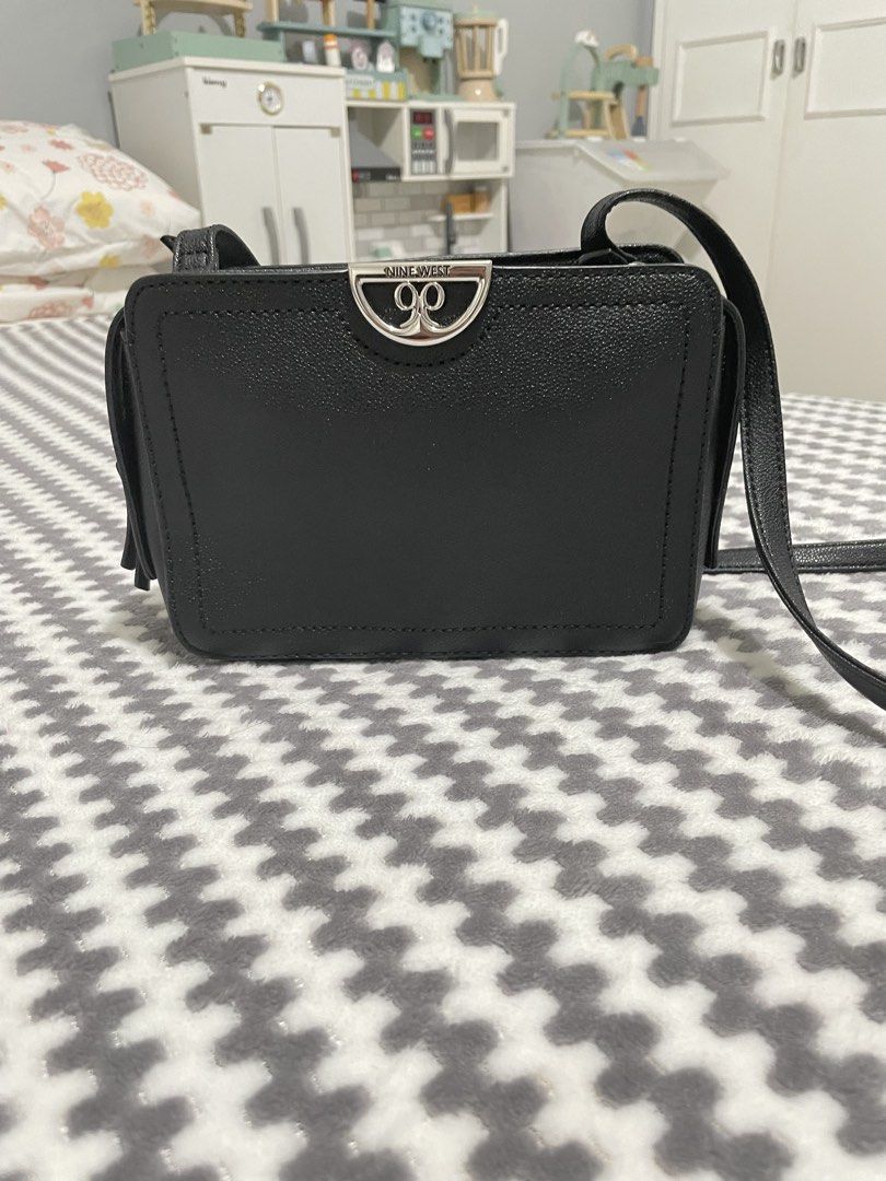 Nine west camera crossbody bag (Category: Cross-body Bags) located in Valenzuela. Submitted by 4kshoppe (Listing ID 1467978798, Image 1). Description: Original nine west bag As is no box included Color: black w/ silver hardware The estimated dimensions for the Nine West Eloisse Mini Crossbody Bag are: • Length: approximately 7.5 to 8 inches (approx. 19 - 20 cm) • Height: approximately 5.5 inches (approx. 14 cm) • Depth: approximately 2.5 to 3 inc