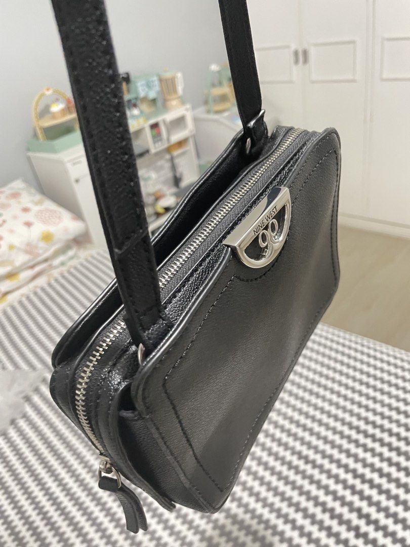 Nine west camera crossbody bag (Category: Cross-body Bags) located in Valenzuela. Submitted by 4kshoppe (Listing ID 1467978798, Image 2). Description: Original nine west bag As is no box included Color: black w/ silver hardware The estimated dimensions for the Nine West Eloisse Mini Crossbody Bag are: • Length: approximately 7.5 to 8 inches (approx. 19 - 20 cm) • Height: approximately 5.5 inches (approx. 14 cm) • Depth: approximately 2.5 to 3 inc