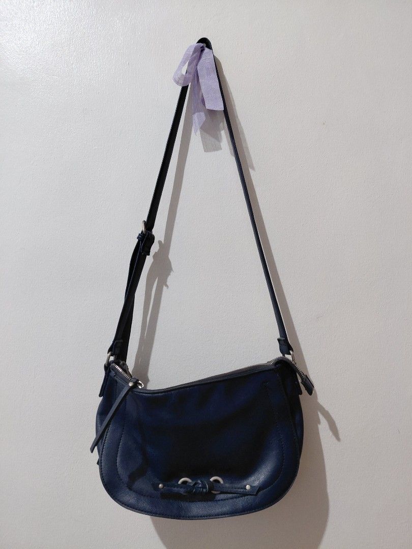Nine West Crossbody Bag (Category: Cross-body Bags) located in Tarlac. Submitted by wornwardrobe (Listing ID 1468057788, Image 1). Description: Needs cleaning Misshapen due to storage Kindly note that all items are stored at my parents' house and not on hand. Retrieval takes up to 2 weeks before shipping. Please purchase only if you're okay with the wait. Message me to check the next available shipping date! Thank you!.